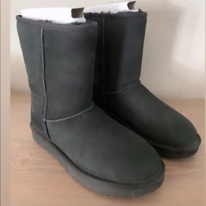 Short Black Classic Uggs